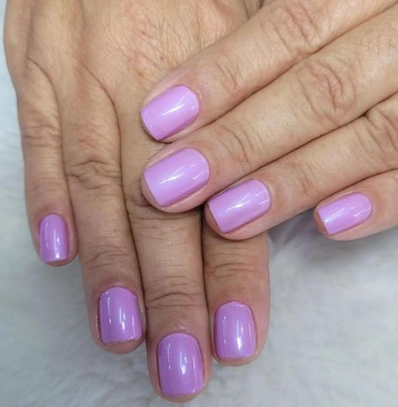 Esmaltação lilás perolada